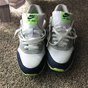 Nike Air Max 1 (Men’s 10 / Womens 8)